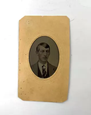 Photo Portrait Of Man In Suit In His 20s Or 30s - C1900s - 2 1/4 X 3 3/4  • $4.88