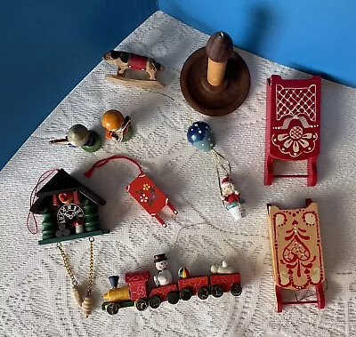 Vintage Lot Of 10 Mini Wood Christmas Ornaments Cuckoo Clock Hot Air Balloon • $14.99