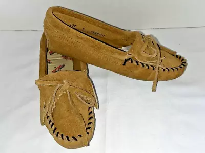 Minnetonka Moccasins Womens Girls Size 5 Tan Suede Leather Fringe Style 107 • $29.99