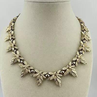 16” Vintage High Quality Classic Monet Gold Tone Textured Figural Leaf Necklace • $30