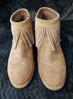Mossimo Womens Size 7.5 Ankle Bootie Fringe Boot Brown Suede Side Zipper Cute! • $20.97
