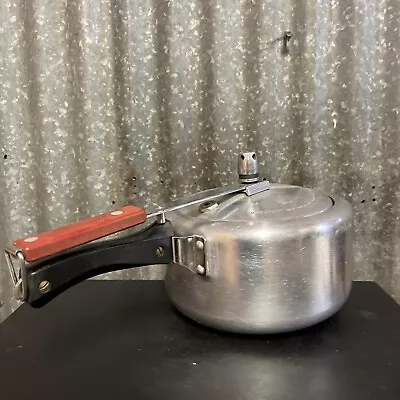 Hawkins Universal Vintage Pressure Cooker Aluminium Pot Collectable Kitchenware • $43.90