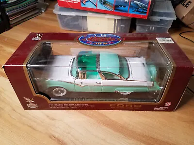 Road Legends Ford Fairlane Crown Victoria 1955  1/18 • $20