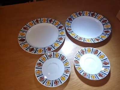 KATHIE WINKLE 4 Pieces Dinner Plates & Saucers MEXICO IRONSTONE BROADHURST 1960 • £5.99