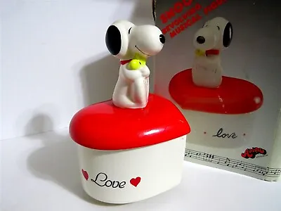 Snoopy Peanuts Charlie Brown Vintage Ceramic Valentine Heart Music Box 1982 • $58.99