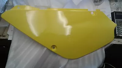 New Suzuki Rm80 Rm85 Left Side Cover Number Plate Assy # 47211-03b70-yr1 Vintage • $39.95