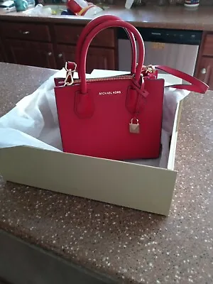 BEAUTIFUL! Michael Kors Handbag! BRAND NEW.... In Original Box!  • $250