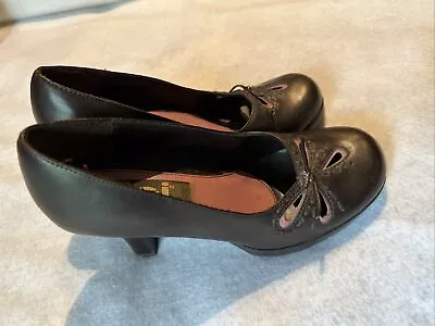 Vintage  Lei Butterfly Pumps Sz 7 With 3.5 Inch Heels Brown Pink Cutout Bow • $18.99