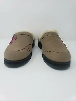 Ugg Australia Flutter Kids/Youth Slip-On/Clog/Mule Sand Size 6 *NEW IN BOX* • $39.99