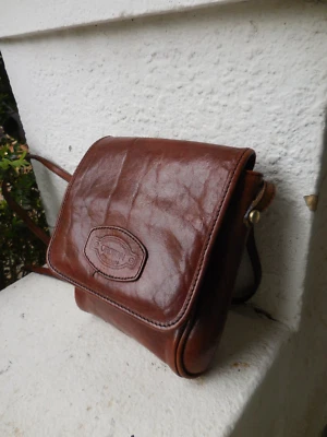 $25 • Buy ORTON TAN  Distressed LEATHER VINTAGE  X BODY FLAP BAG