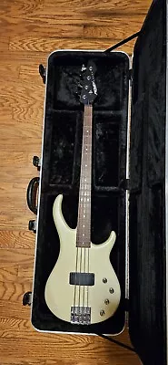  1997 Peavey G-Bass Prototype - Pearl White - Modulus Graphite Neck - 35  Scale • $900