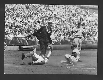 1960 Press Photo Del Crandall Milwaukee Braves Hangs On For The Out Vs Chicago • $14.88