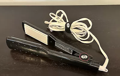 T3 Mane Tamer Ionic Ceramic Tourmaline Flat Iron Black  73522 • $39.99