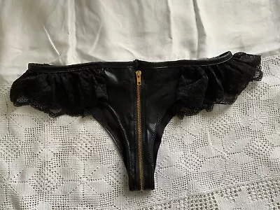 N.W.T Ann Summers Zip Crotch Knickers. Size 12-14. • £6.99