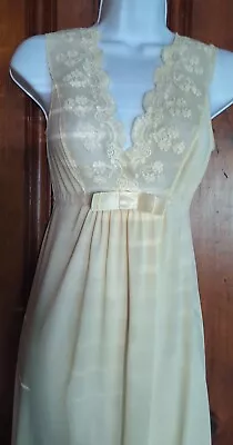 Vintage Beautiful Shadowline Petite Nightgown • $18.99