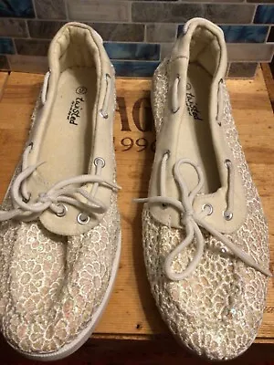 Twisted Brand Bonnie 17 Boat Shoes/ Loafers Floral With Sequins Size 9 • $18.99