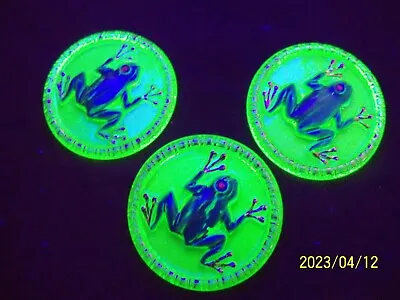 CZECH VASELINE GLASS BUTTONS (3 PCS) COLLECTABLE 34mm  FROG  @ UV  003 • $16