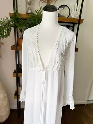 Vintage NWT Flora Nikrooz White Lace Embroidered Lingerie Robe • $49.99