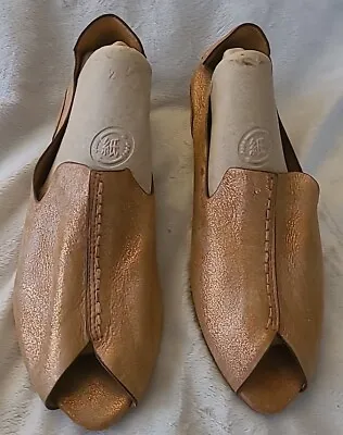 Everbody By B.Z.Moda Metallic Bronze Soft Leather Shoes Womens Size 40 • $25