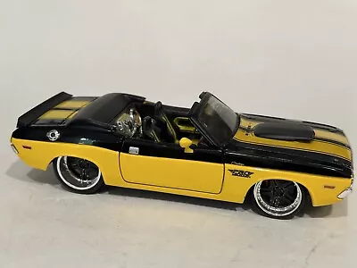 Maisto Pro Rodz 1970 Dodge Challenger R/T 1/24 Yellow/ Black No Box • $10