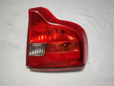 2004 - 2006 Volvo S80 Passengers (RIGHT) LED Tail Light Assembly (OEM)  • $79.99