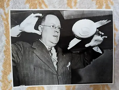 VINTAGE 1947 Press Photo Lou Barnet Paper Flying Saucer Picture • $29.99