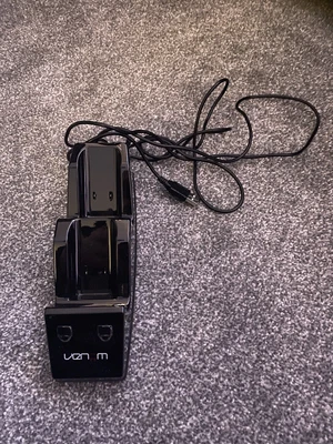 Venom VS2891 Xbox 360 Twin Charge Docking Station Only • £10