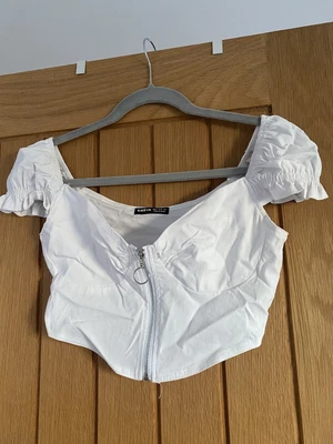 £2 • Buy White Cropped Zip Up Milkmaid Crop Top, Shein Size S