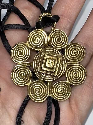 MMA Metropolitan Museum Art Gold Tone Swirl Pendant Round Statement Black Rope • $27.94