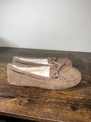 Moccasins Women Size 8 • $7.50