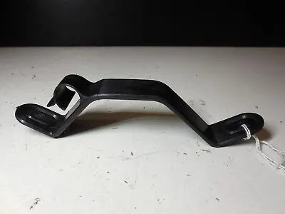 2004-2006 Mercedes Benz E320 W211 Plastic Holder Bracket A2115452640 • $20