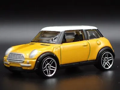 2001-2006 Mini Cooper 1:64 Scale Limited Collectible Diorama Diecast Model Car • $7.99