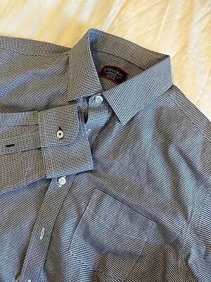 UNTUCKit Medium Blue Hounds Tooth Long Sleeve Button Up 100% Cotton Shirt Men • $17