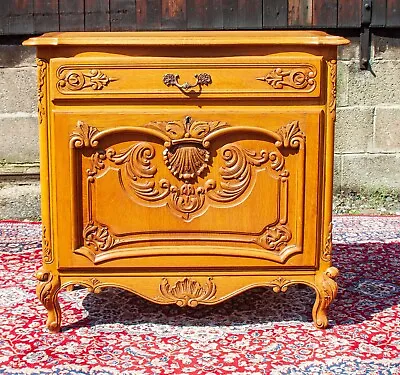 Elegant Honey Oak Carved French Louis XV Style Wine/Drinks Cabinet! (NWB126) • £425