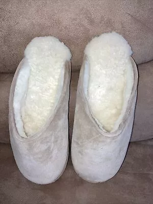 Men’s Tan W Sheepskin Slippers Sz M 12-13 • $5