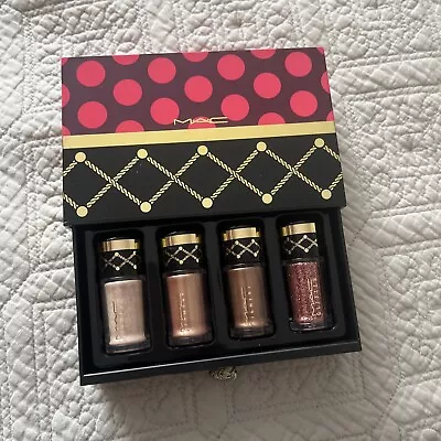 M.A.C. Nutcracker Sweet Bronze Pigment & Glitter Kit • £33