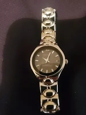 Vellaccio Women Watch • $10