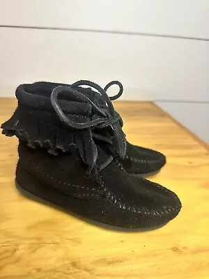 Minnetonka Tramper Black Suede Ankle Boots Girls Size 9 Fringed Booties • $24.99