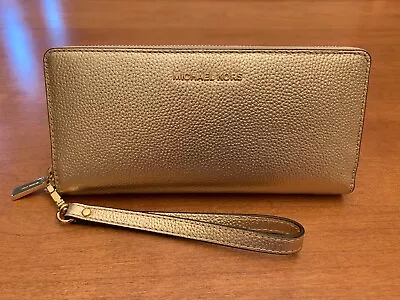 Michael Kors Mercer Travel Continental Leather Pale Gold • $199