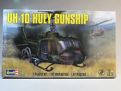 $26.84 • Buy REVELL UH-1D HUEY PLASTIC MODEL HELICOPTER KIT 1:32 SCALE Skill 2 85-5536 NEW