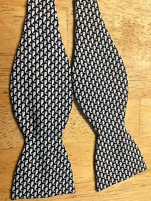 Vineyard Vines Martha’s Vineyard Silk Bow Tie Whales Black & Blue • $14.99