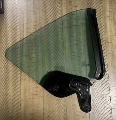 2005 To 2009 Ford Mustang Convertible Passenger Right Rear Quarter Glass Oem • $109