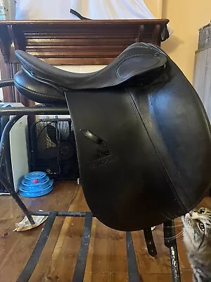 17” Stubben Dressage Saddle • $475