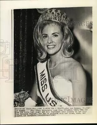 1965 Press Photo Sue Ann Downey Crowned Miss USA In Miami Beach Florida. • $19.99