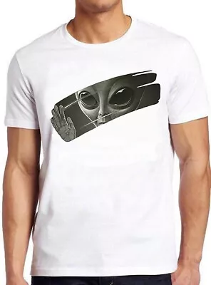 Alien UFO Weird Cryptozoology Cryptid Random Stoner Roswell Gift T Shirt M661   • £6.35