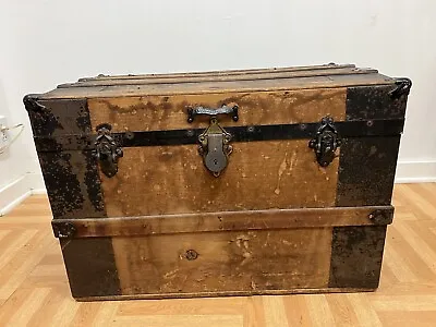 Vintage WOOD STEAMER TRUNK Chest Coffee Table Storage Box Antique Old Loft Decor • $115