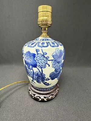 Beautiful Chinese Porcelain Blue & White Floral Ginger Jar Lamp On Wood Base • $35