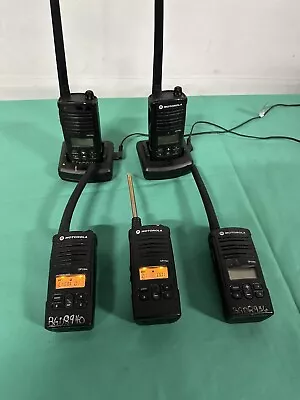 *LOT OF 5* Motorola CP110M W/ Display H96MCD9AA2AA Two Way Radio And 2 Chargers • $441.99