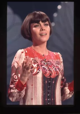 Mireille Mathieu French Pop Star Singing In Concert Original 35mm Transparency  • $24.99