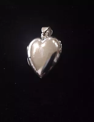 925 Sterling Silver Heart Locket Hinge & Locks Pendant Ready To Wear! Clean! • $7.99